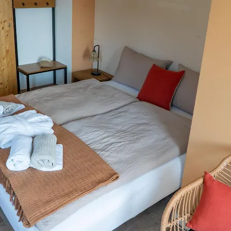 Feuille De Vigne Bed & Breakfast *