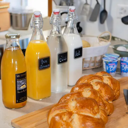 Feuille De Vigne Bed & Breakfast